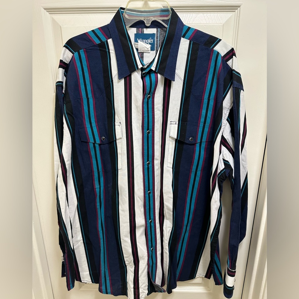 Wrangler Men's Multicolor Striped Button Down Shirt